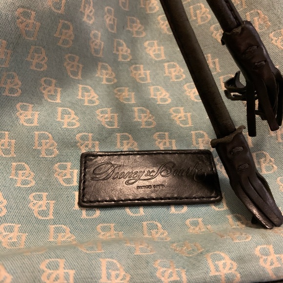 🔥 Dooney & Bourke purse - Picture 2 of 8
